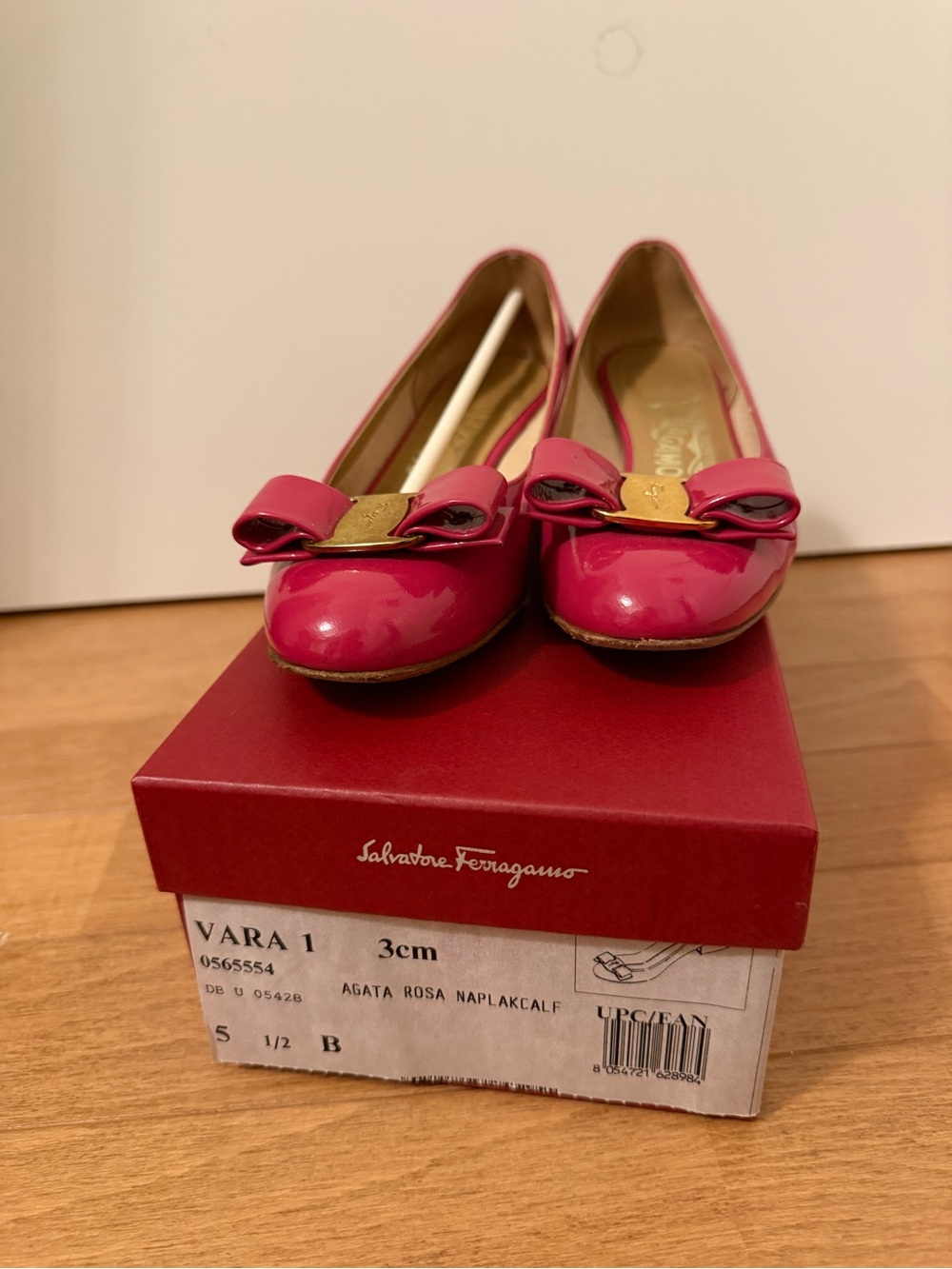 Salvatore Ferragamo Hot Pink Patent Vara Bow Low Block Heels - Picture 2 of 4